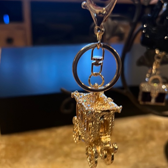 Sold elsewhere Beautiful purse charm key chains Gold Coach Carriage - Picture 3 of 12